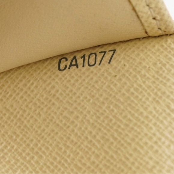 Louis Vuitton Damier Azur Wallet with Gold Clasp - Picture 8 of 8